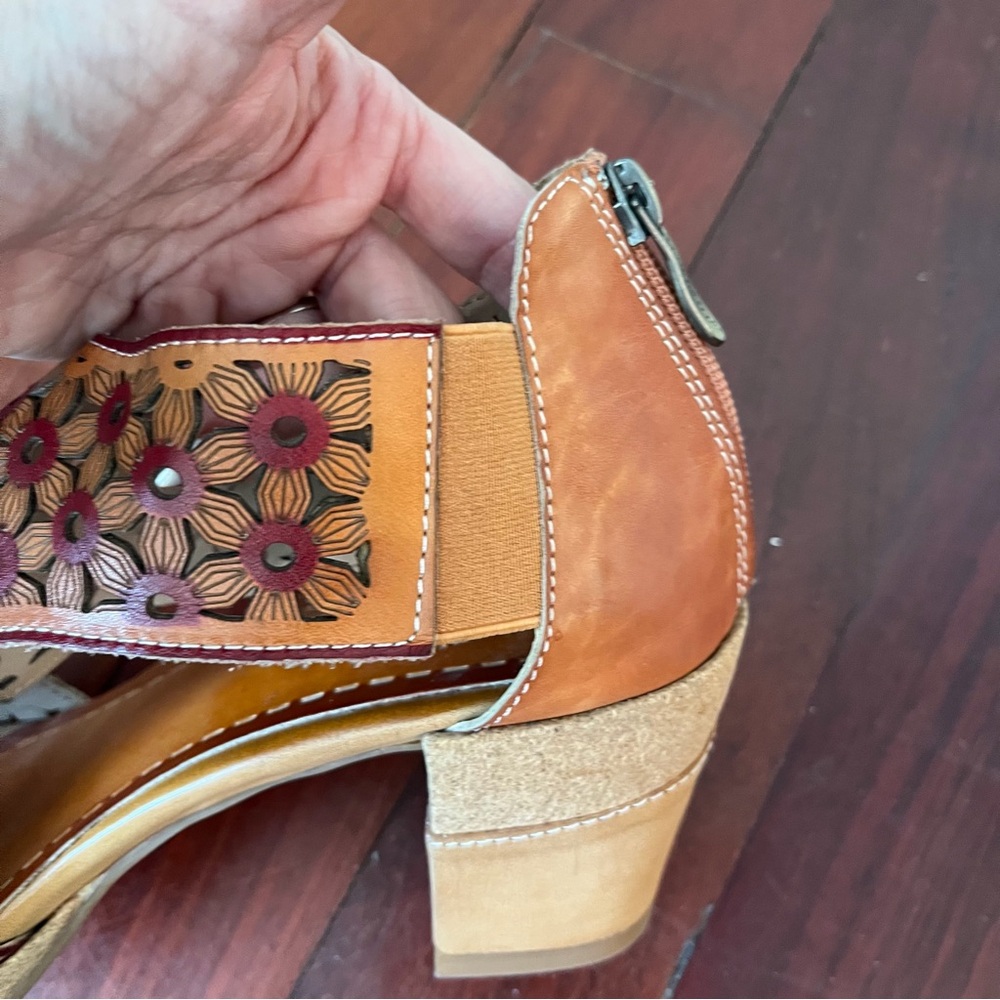 L’artiste by Spring Step Hibiskus Heeled Sandal EU 41 US 9.5 Tan Floral Leather - Picture 11 of 14